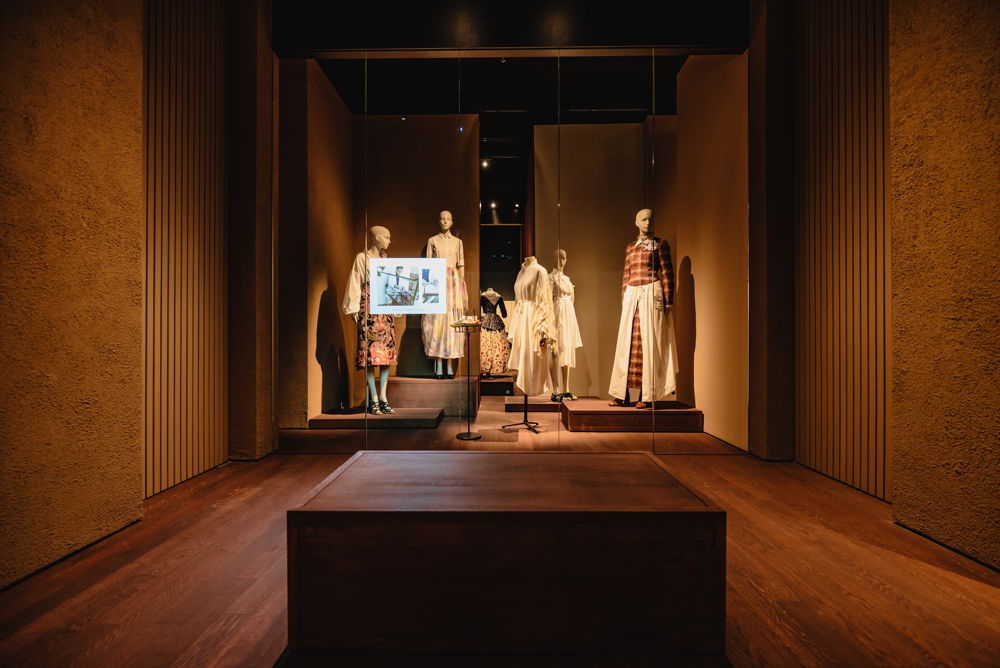 Collectionpresentation - Fashion from the MoMu Collection, (c) MoMu Antwerp, Photo: Matthias De Boeck