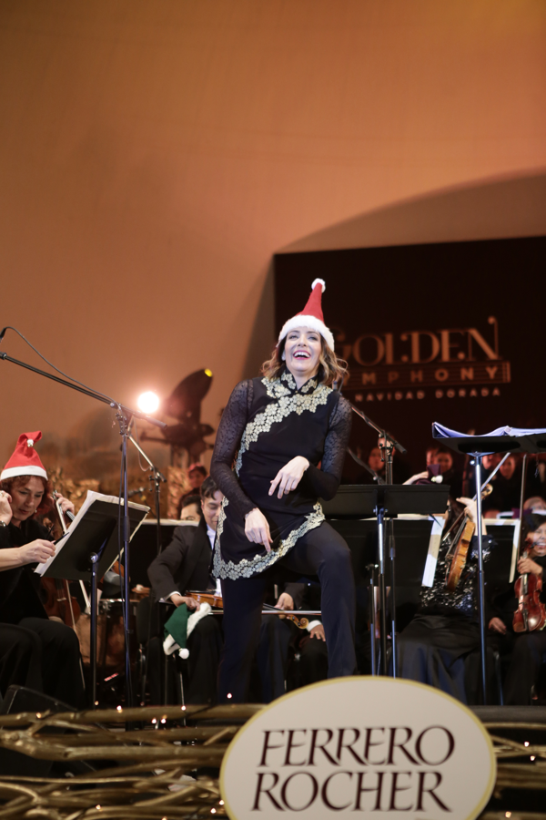 Ferrero Rocher celebró una Navidad dorada con el gran concierto navideño de la Maestra Alondra de la Parra