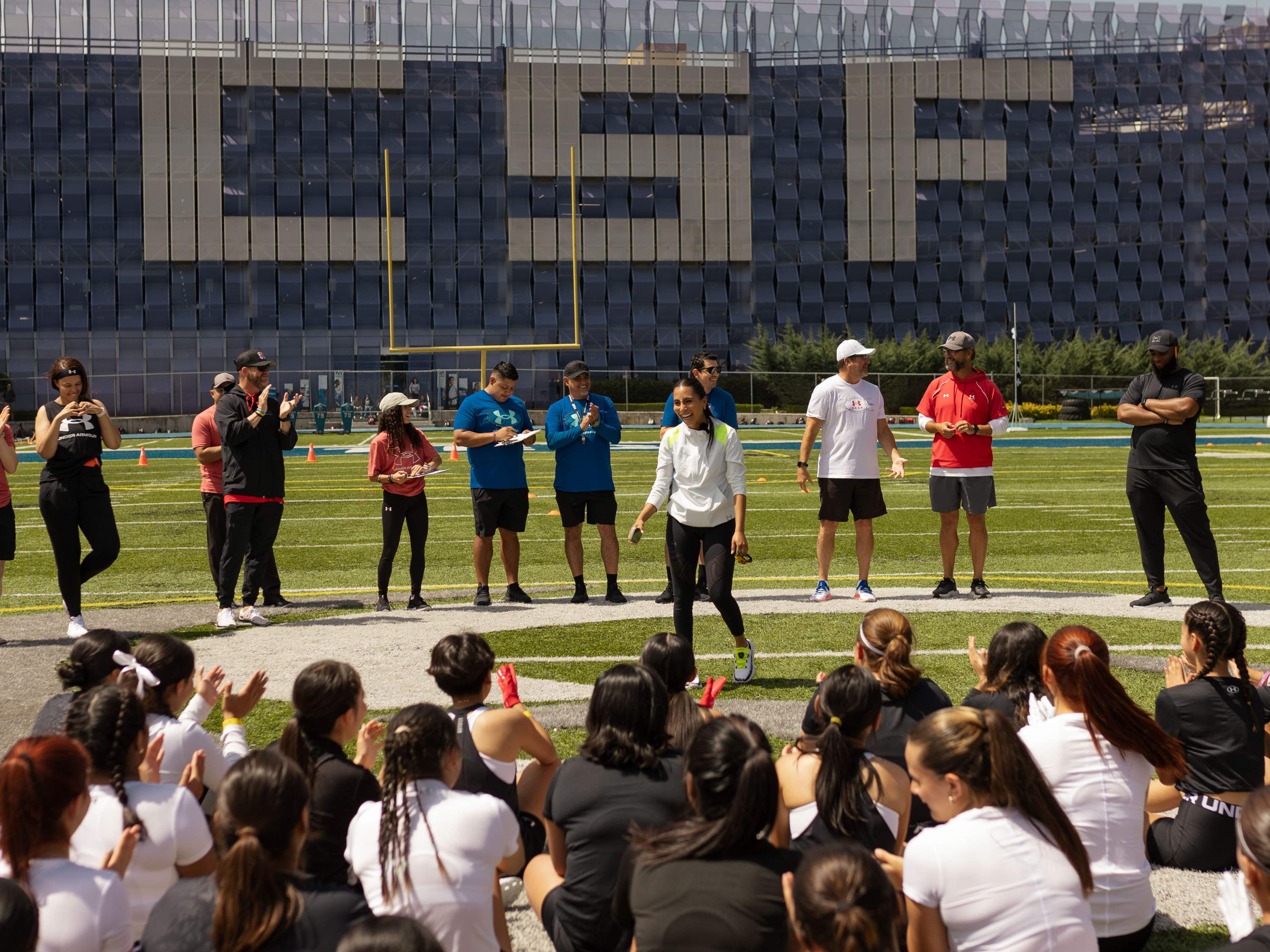 Entrenadores de élite se suman al Campamento UA Next 2025 de Diana Flores para impulsar el talento femenil en flag football