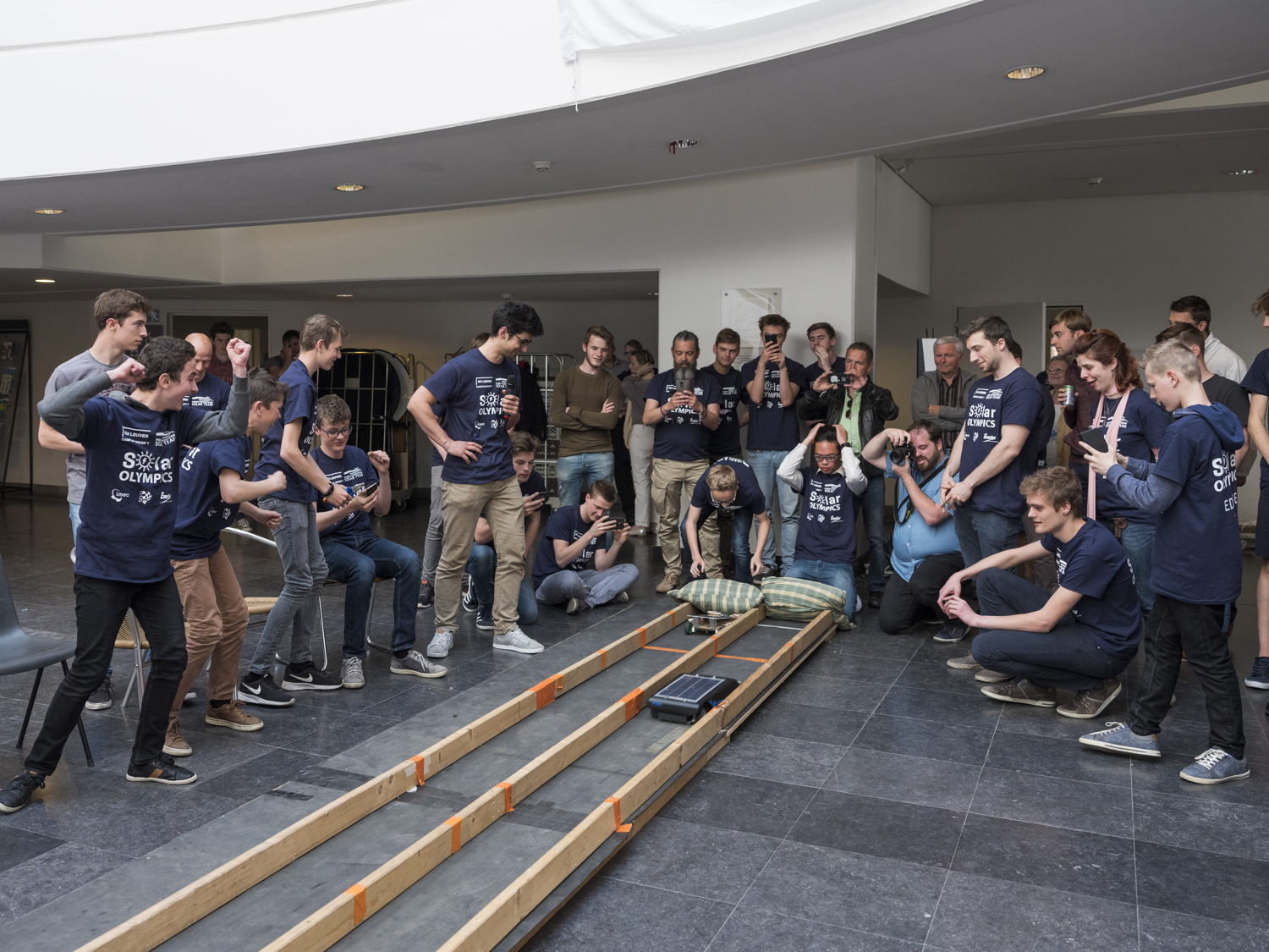 Sfeerbeeld Finaledag Solar Olympics 2017 - Race mini-zonnewagentjes