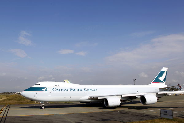 航空機・ヘリコプター Cathay Pacific Cargo Boeing 747-8F 1/200 Cathay Pacific begins taking delivery of advanced Boeing 747-8
