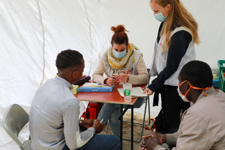 MSF nurses give free consultations to unaccompanied minors in the Paris camp. Copyright: Nicolas Guyonnet/MSF