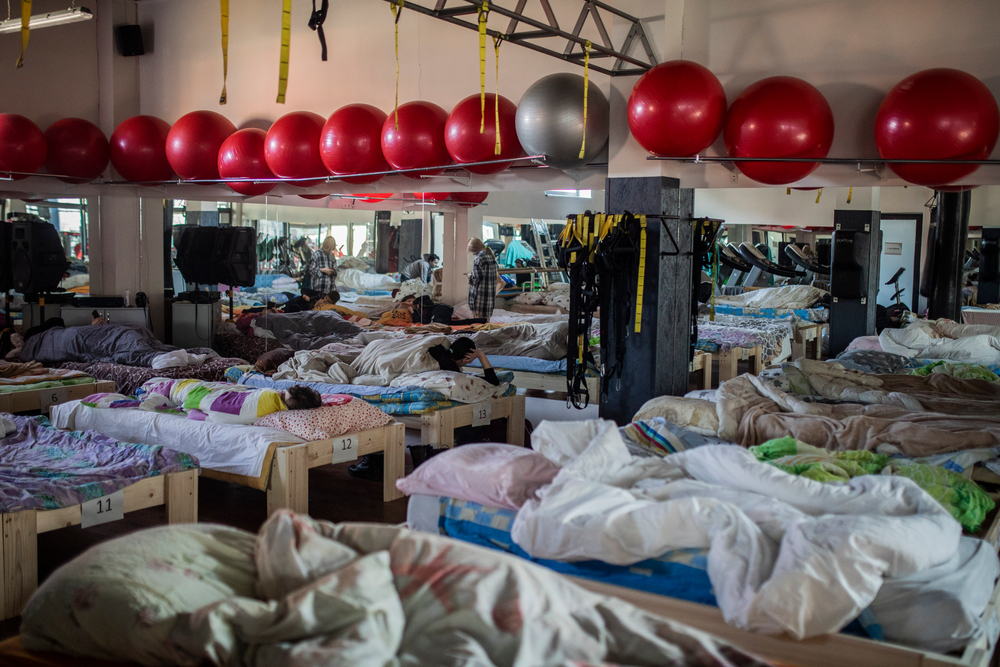 Gymnasium in the city of Uzhhorod, a city bordering Slovakia in the Transcarpathia region, converted into a shelter by its owner to provide accommodation for those displaced by the war in Ukraine. Photographer: Santi Palacios / MSF
