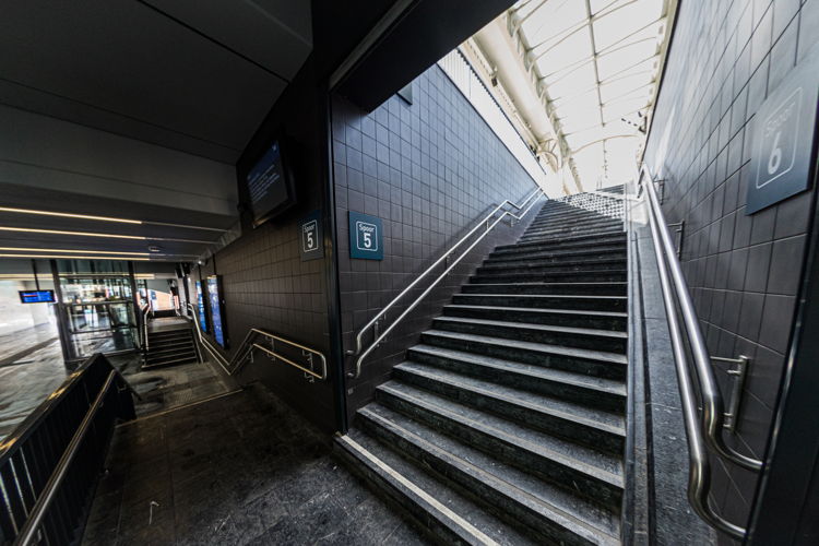 De nieuwe onderdoorgang, met een lift naar elk perron, wordt sinds oktober 2018 gebruikt door de reizigers ©NMBS