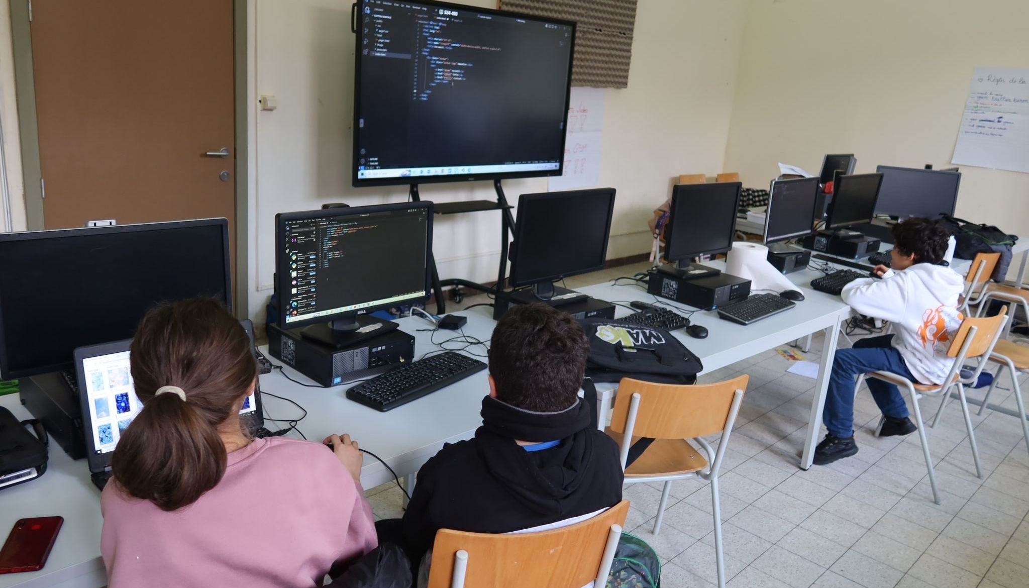AG Insurance s’associe à Digital for Youth pour contribuer à réduire la fracture numérique chez les jeunes
