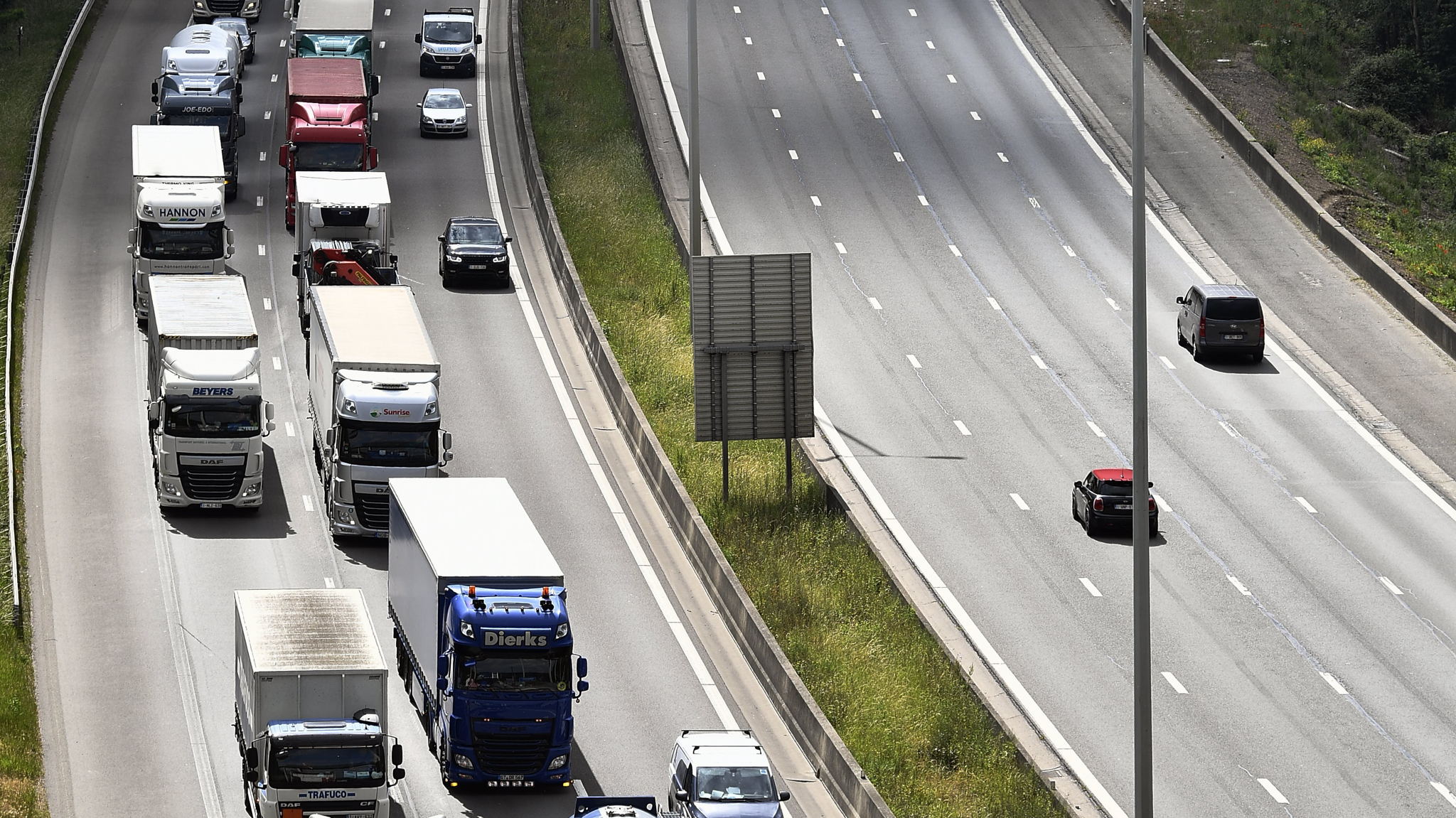 Belgian road transport loses ground to competition