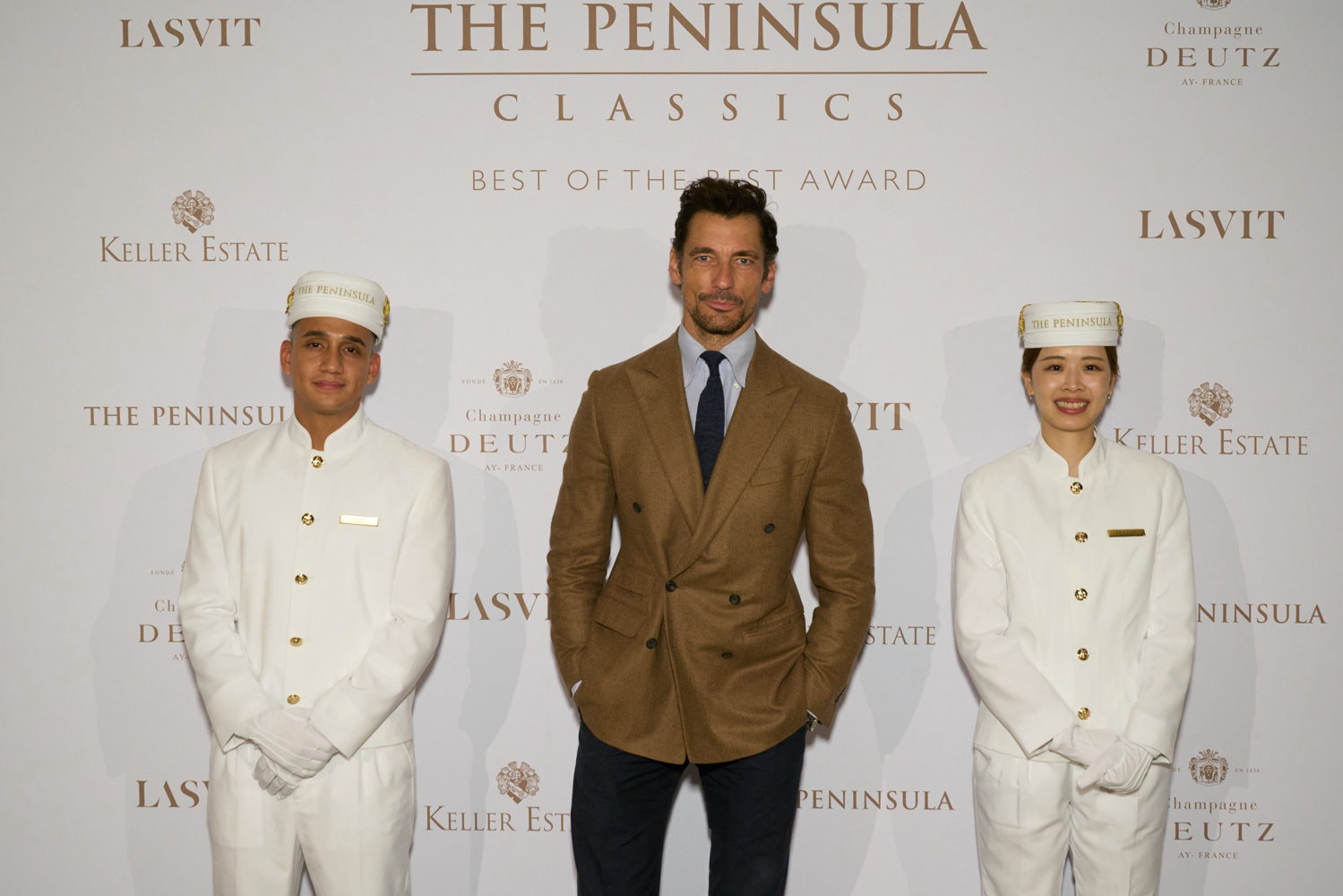 David Gandy celebra el premio Best of the Best de The Peninsula Classics 2023.