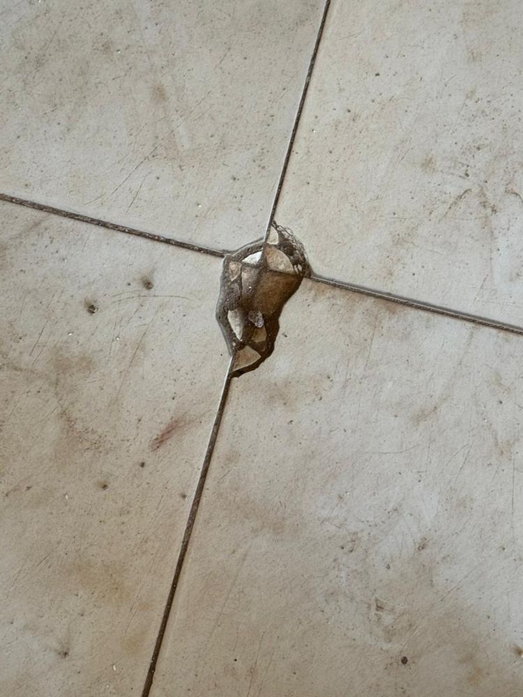 Marcas de bala en el Hospital Universitario de Bashair. MSF