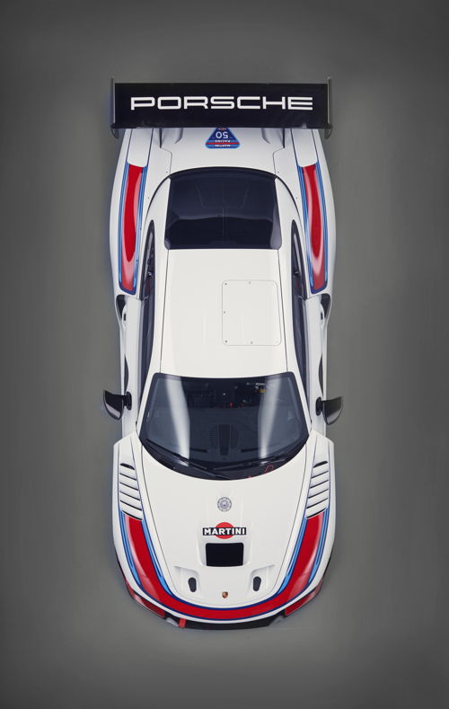  Estreno mundial: nueva versión exclusiva del Porsche 935 - Un auto de 700 caballos para carreras de clubes, con motivo de los 70 años de autos deportivos Porsche