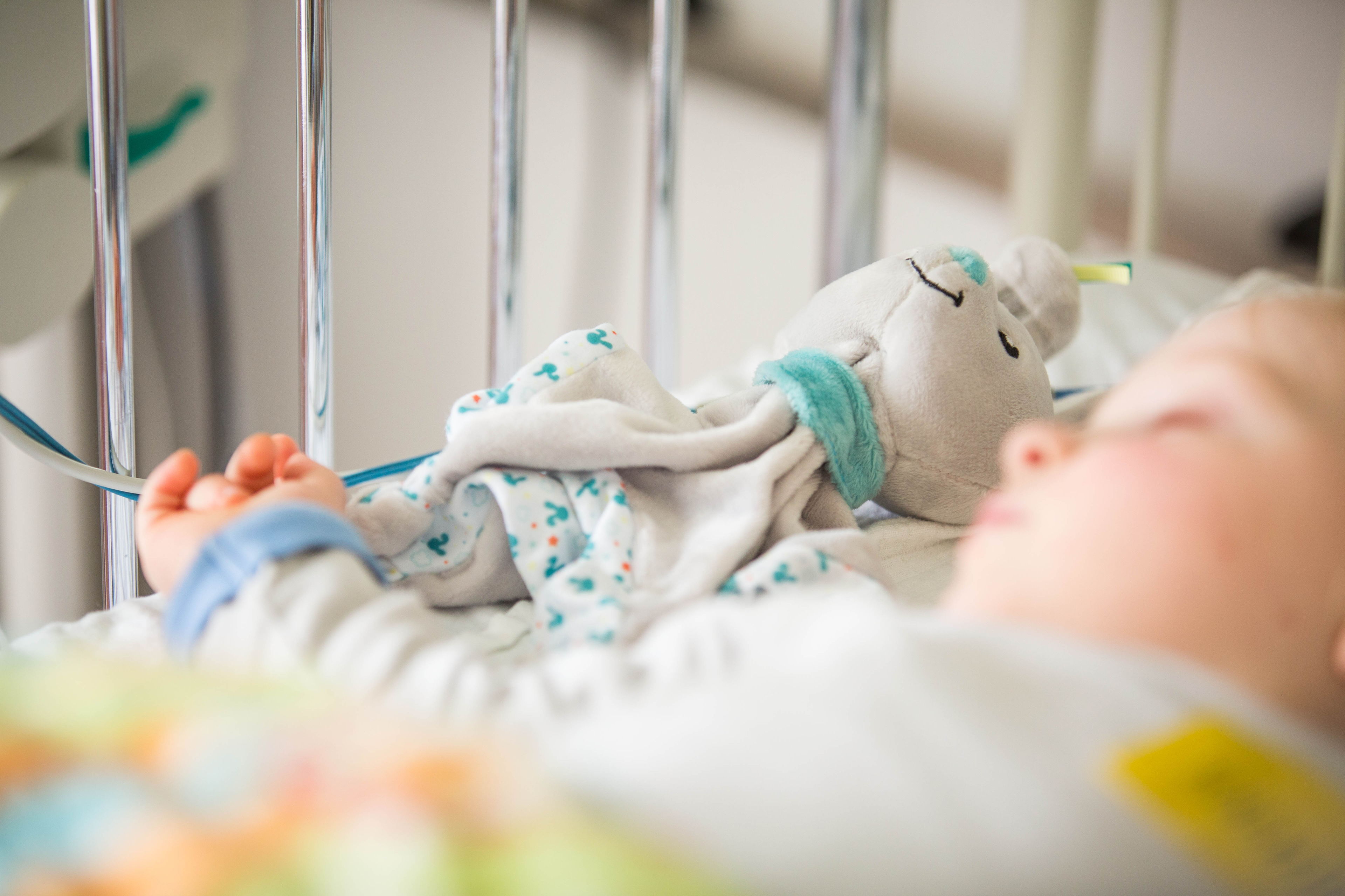 Opvallende stijging aantal complexe longontstekingen bij kinderen (onderzoek ZNA & GZA Ziekenhuizen)