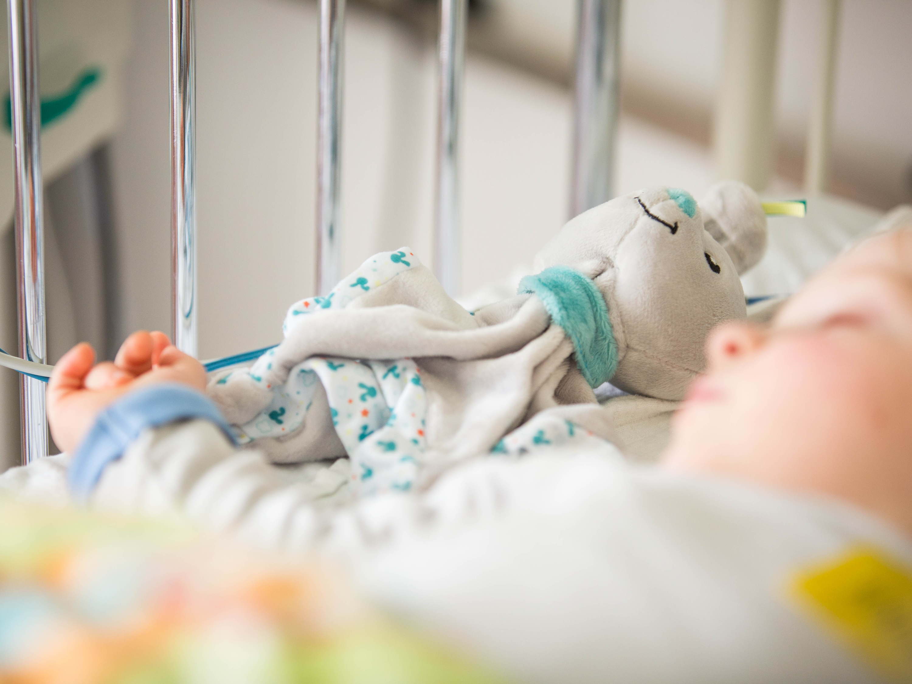 Opvallende stijging aantal complexe longontstekingen bij kinderen (onderzoek ZNA & GZA Ziekenhuizen)
