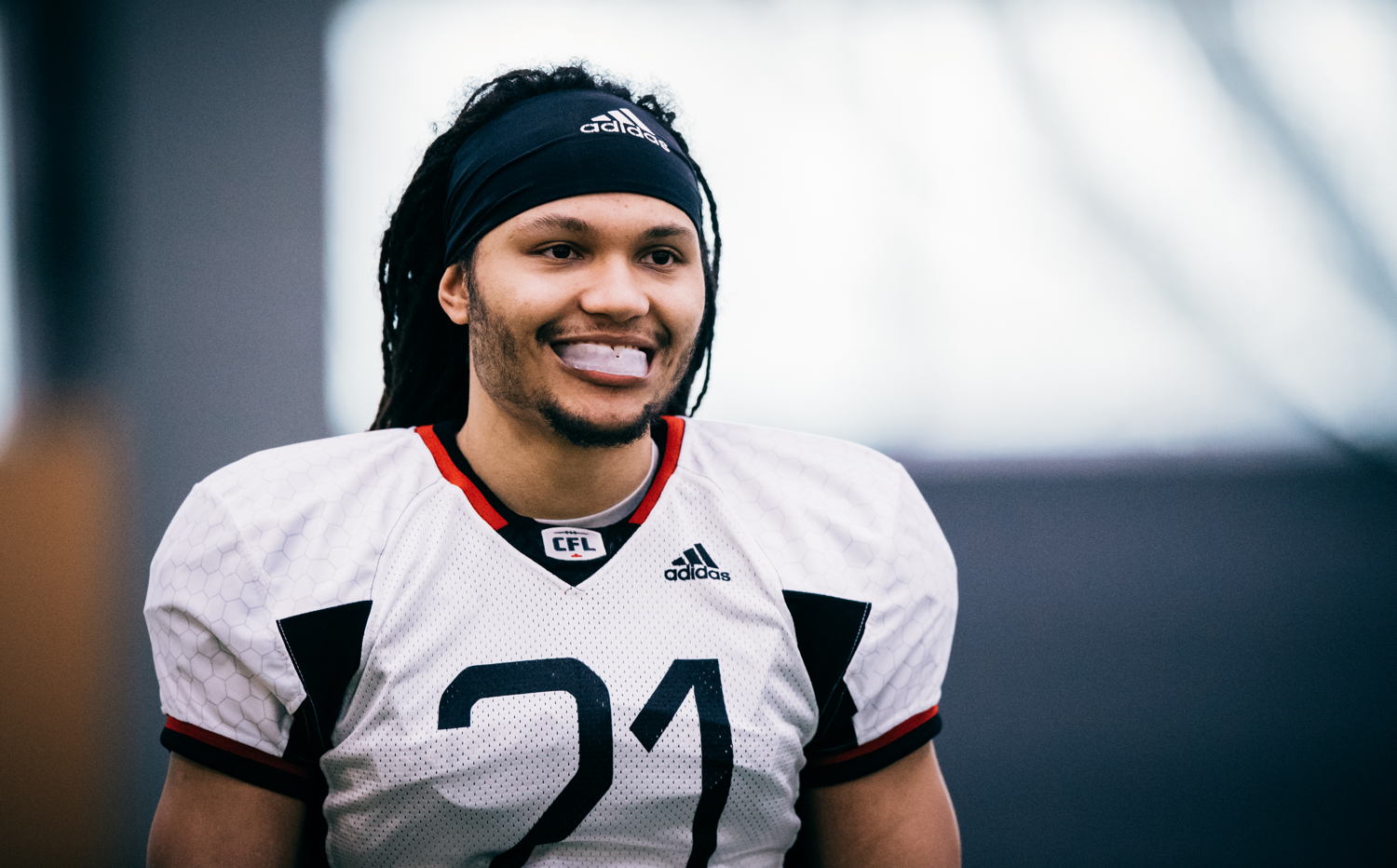 20. Isaiah Guzylak-Messam de l'Université Wilfrid Laurier  (Crédit : Johany Jutras/LCF)