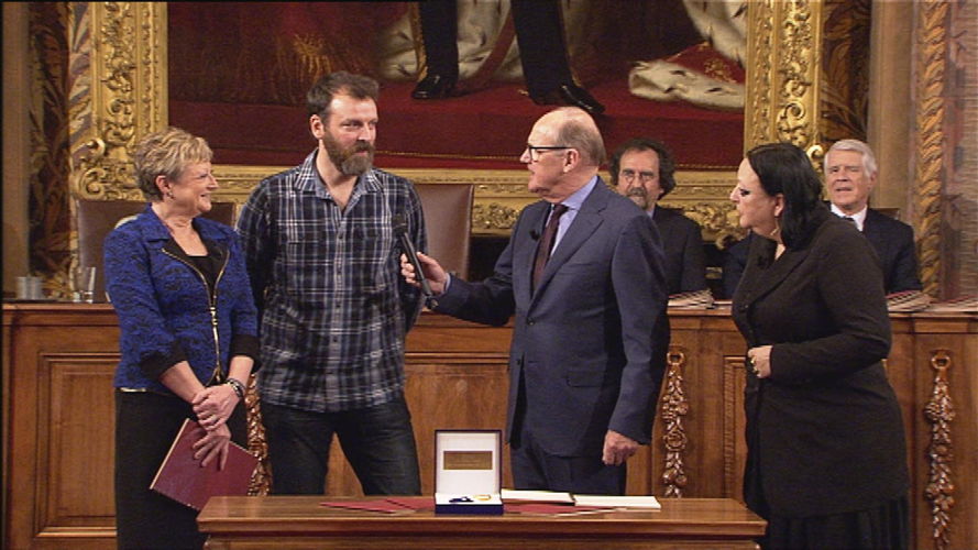 Martine Tanghe, de winnaar van 2013 (Dirk Bosmans), Philip Freriks en juryvoorzitter 2013 Inez Weski - (c) VRT