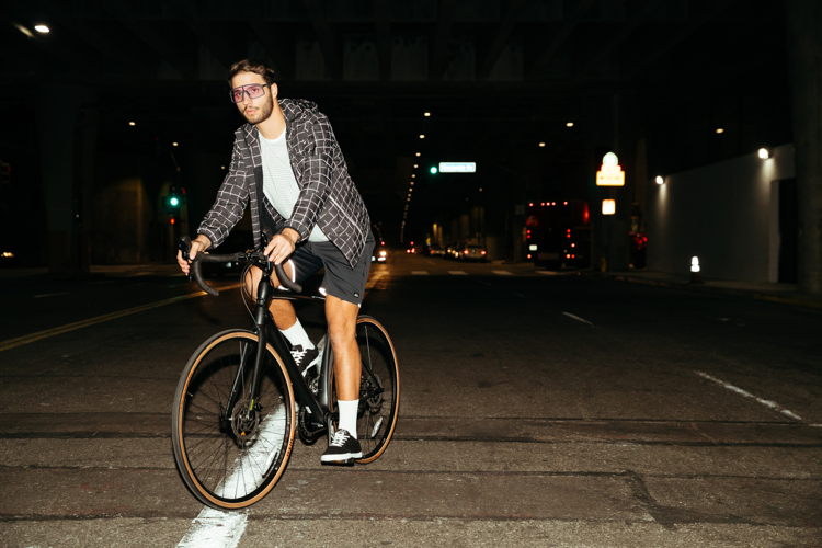 OAKLEY URBAN PERFORMANCE COLLECTION - LIFESTYLE IMAGE (1)
