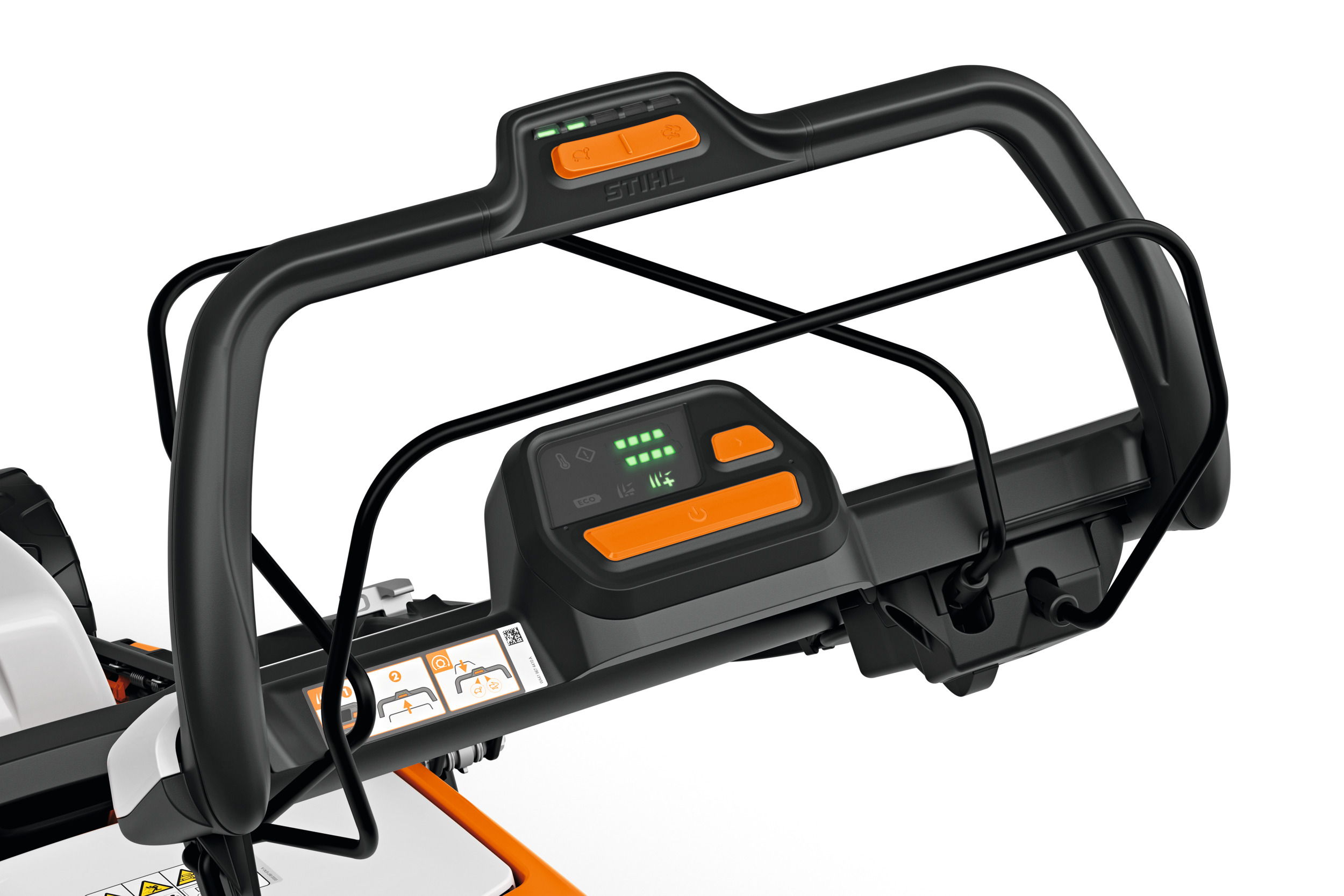 De PV-modellen van de nieuwe 4-serie grasmaaiers van STIHL zijn uitgerust met een digitaal bedieningspaneel waarmee de gebruiker op elk ogenblik het laadniveau van de accu, de gekozen maaimodus (standaard, ECO of Autoboost) en eventuele onderhoudsmeldingen kan aflezen. De maaiers zijn ook uitgerust met een tuimelschakelaar op het bovenste deel van de handgreep, om de werksnelheid aan te passen aan de aard van het terrein.