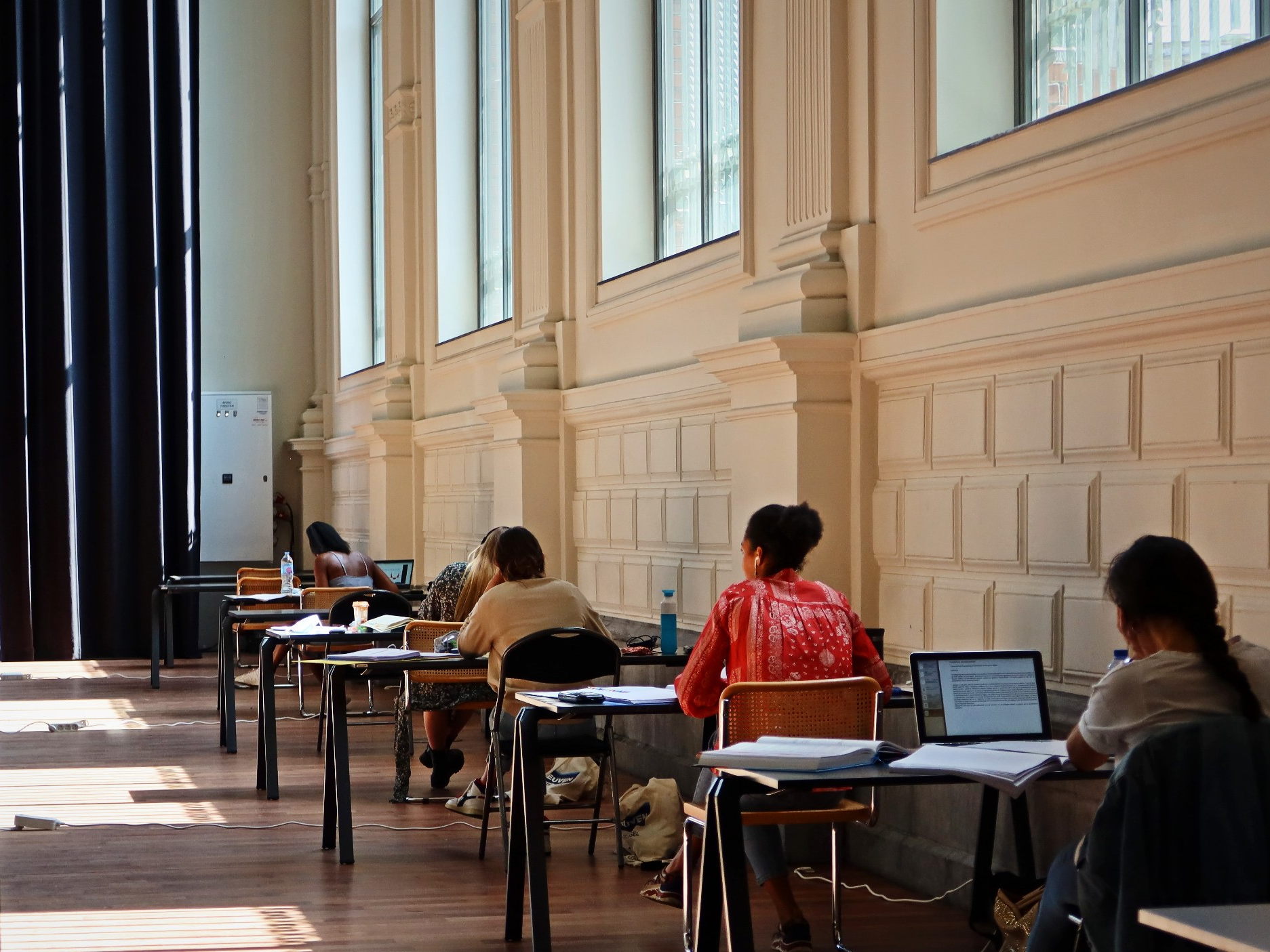 Brusselse studenten reageren frustraties af op boksbal tijdens ‘De Grootste Blokpauze’