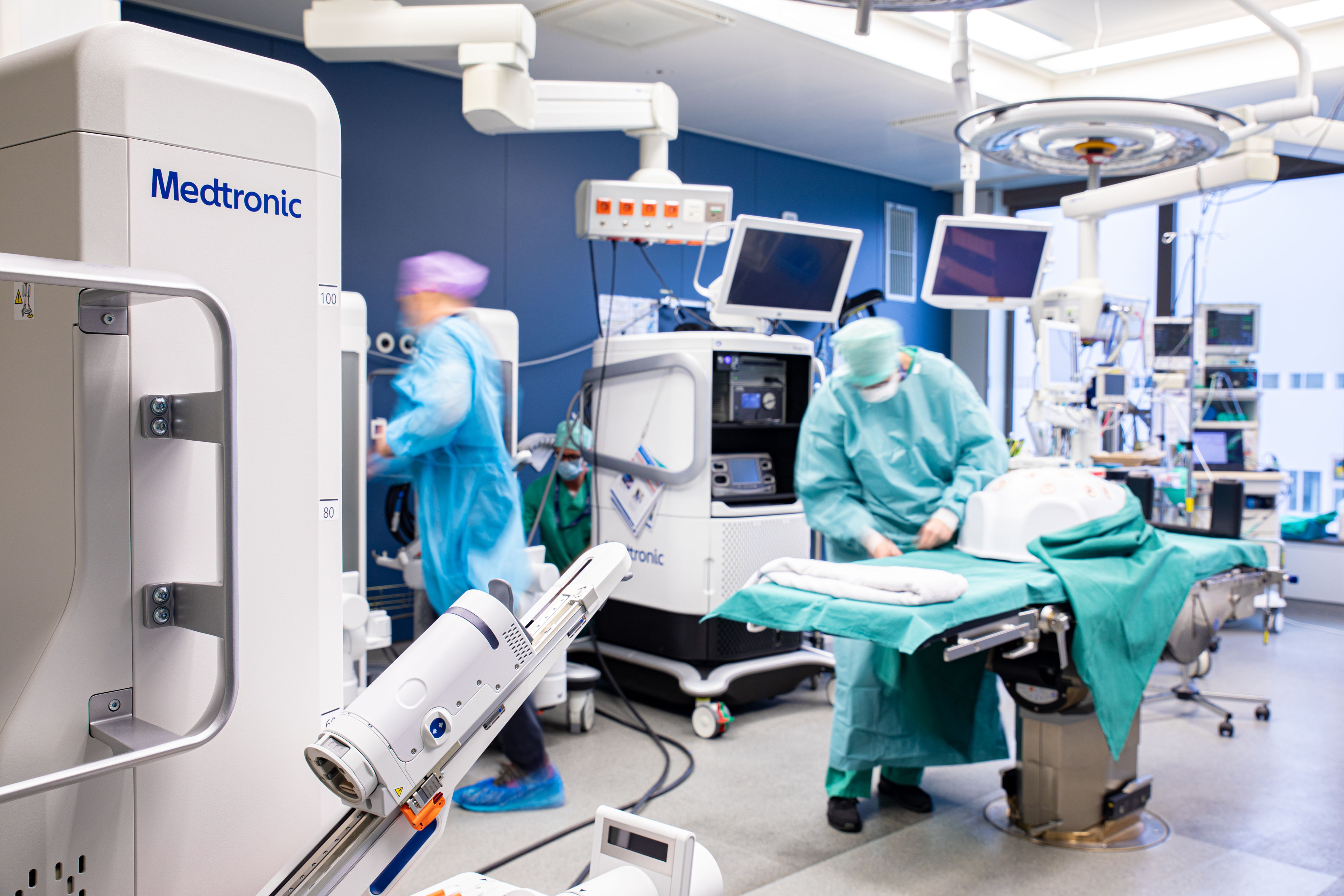 Het OLV Ziekenhuis in Aalst bevestigt internationale leiderspositie in robotchirurgie en verwelkomt twee gloednieuwe chirurgische robots