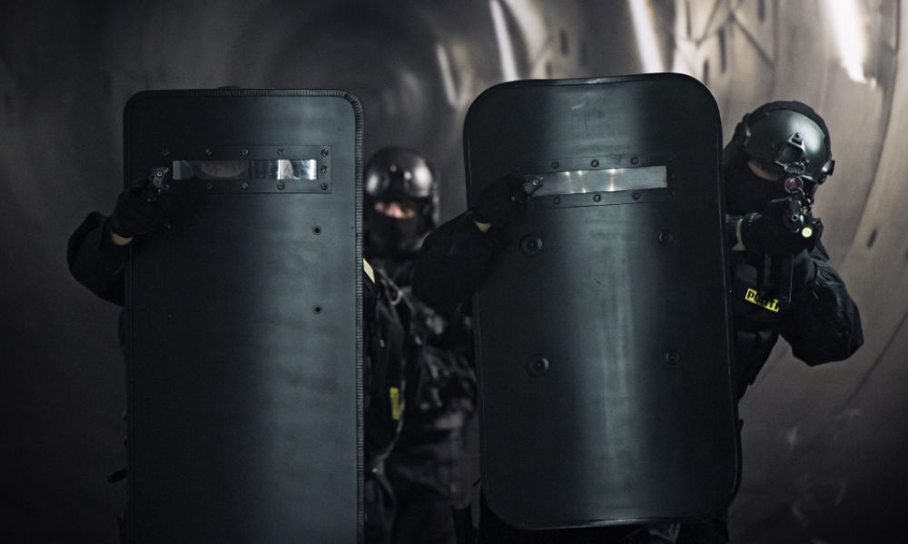 Below the Surface - (c) StudioCanal