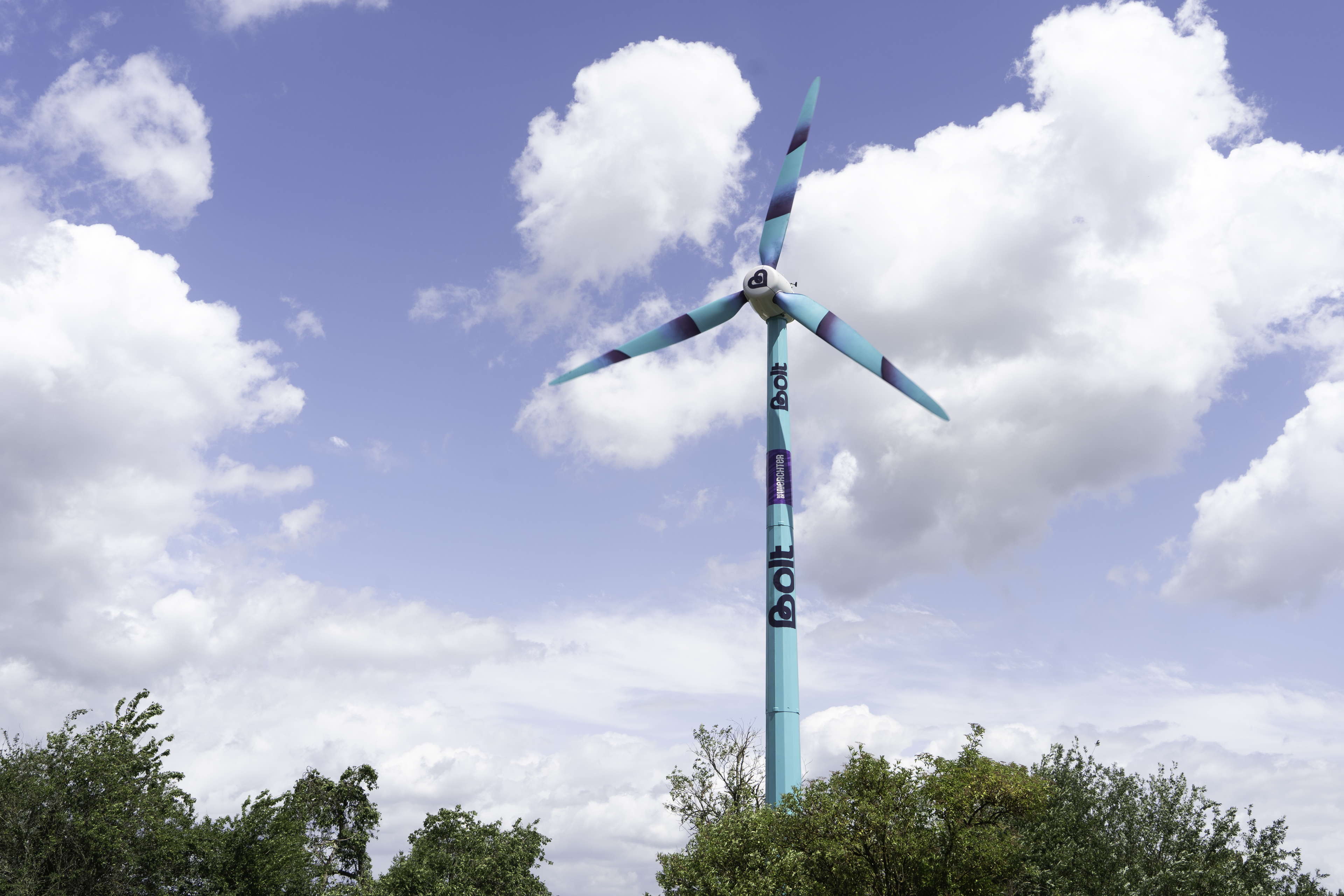 Ronquières Festival installe une nouvelle fois une éolienne 