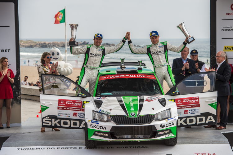 WRC 2 Champions Pontus Tidemand/Jonas Andersson
(SWE/SWE), driving a ŠKODA FABIA R5, for the third time
in a row won the WRC 2 category at Rally Portugal