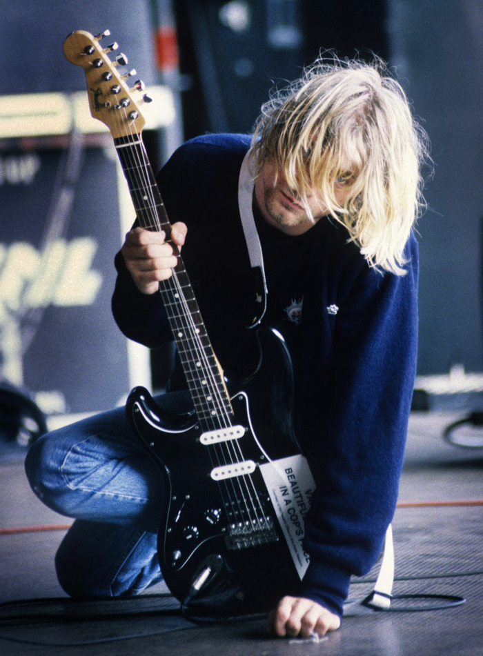 Willy eert Kurt Cobain 30 jaar na zijn overlijden tijdens de Week Van De Jaren 90 