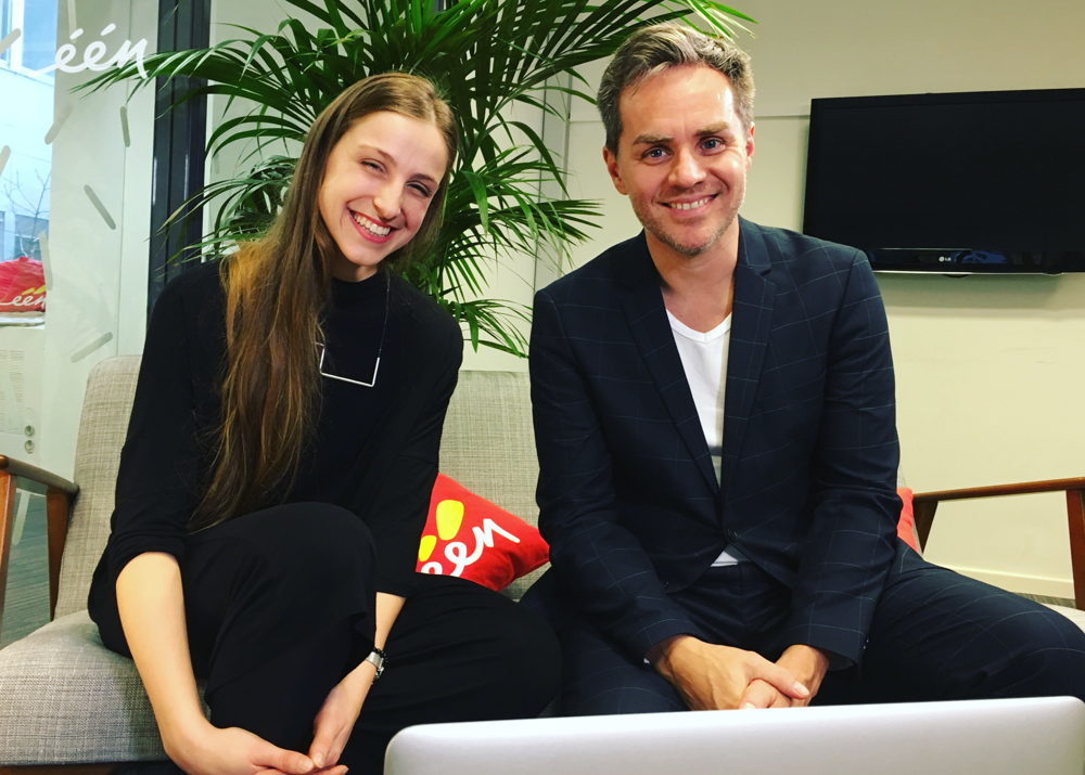 Sennek en Peter volgen samen de loting (c) VRT