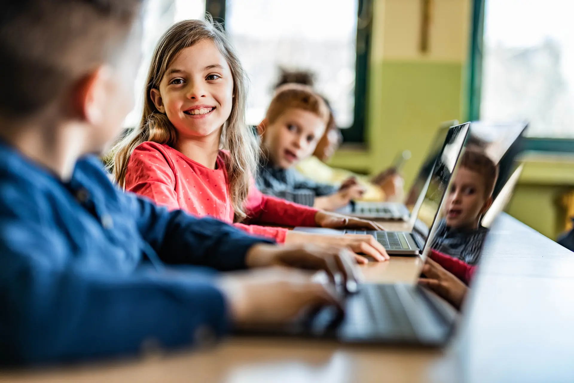 Digital for Youth et iO s’associent pour promouvoir l’inclusion numérique