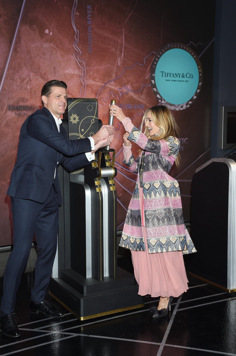 Tiffany & Co. - Sarah Jessica Parker and Anthony Ledru - illuminating the Empire State Building
