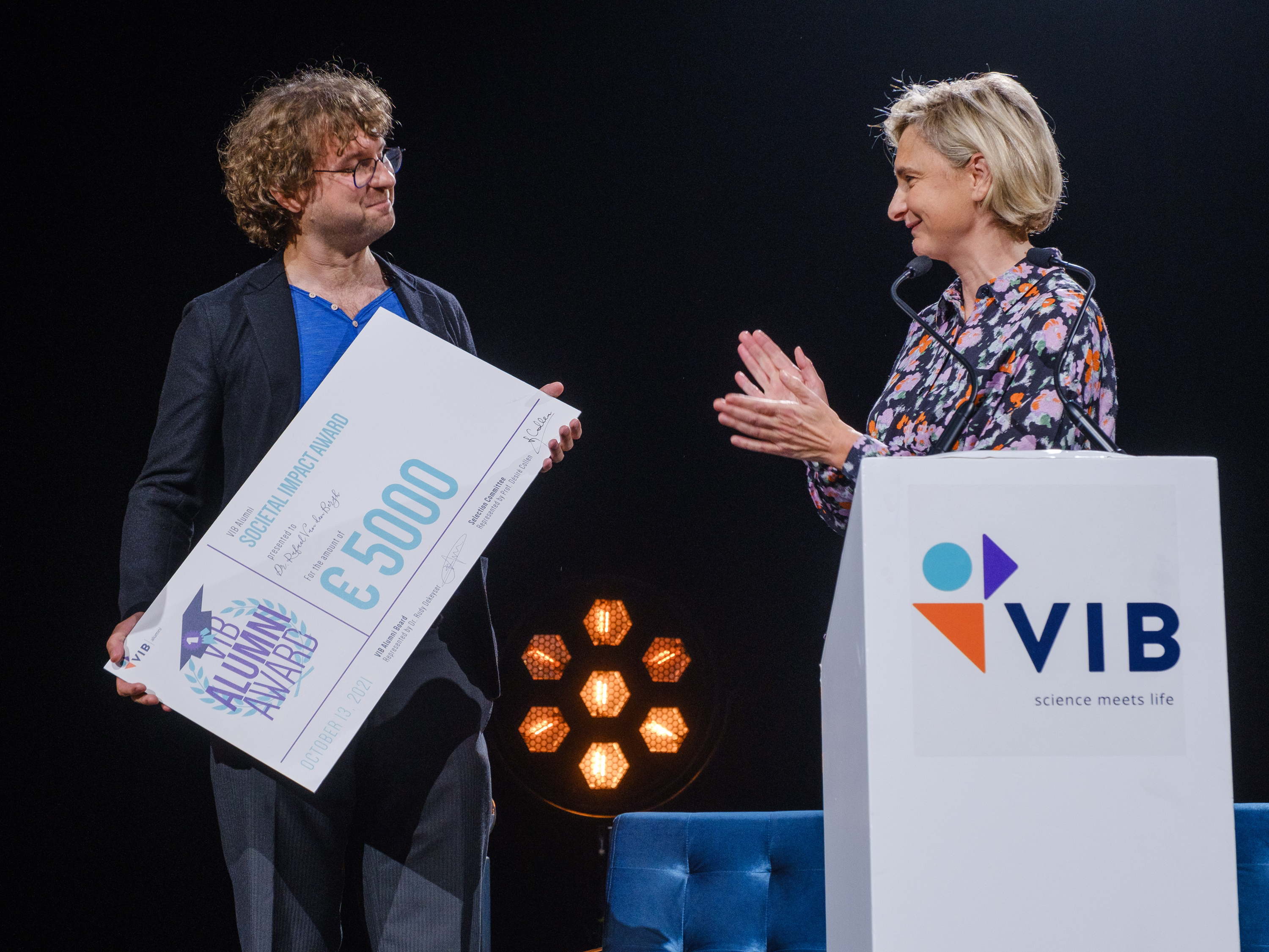 VIB alumnus Rafael Van den Bergh bridges the implementation gap