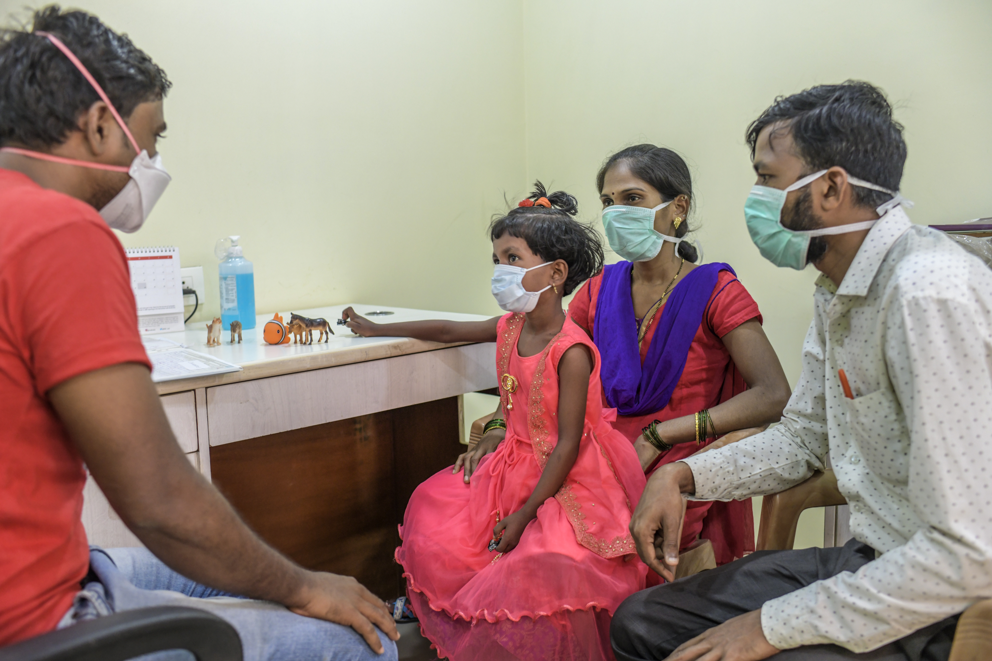 Médicos Sin Fronteras apoya a los supervivientes de tuberculosis en el juicio para que India anule las patentes de dos medicamentos clave