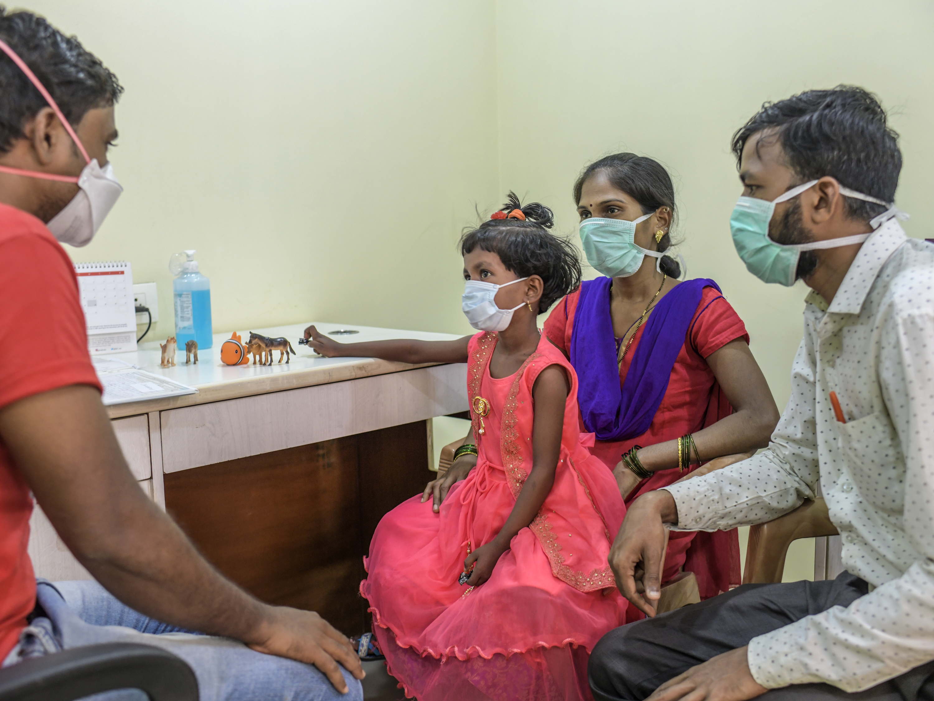 Médicos Sin Fronteras apoya a los supervivientes de tuberculosis en el juicio para que India anule las patentes de dos medicamentos clave