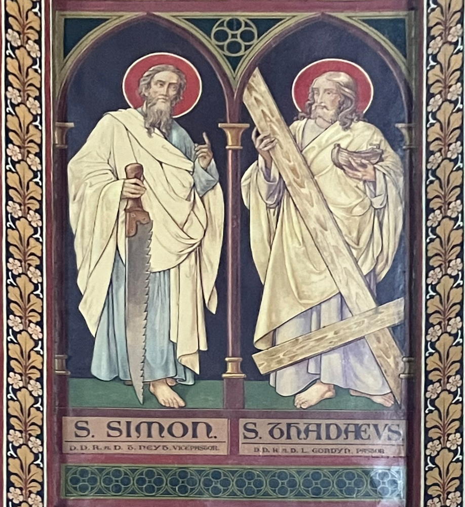 patroonheiligen van de kerk Simon met de zaag en Judas met een bootje