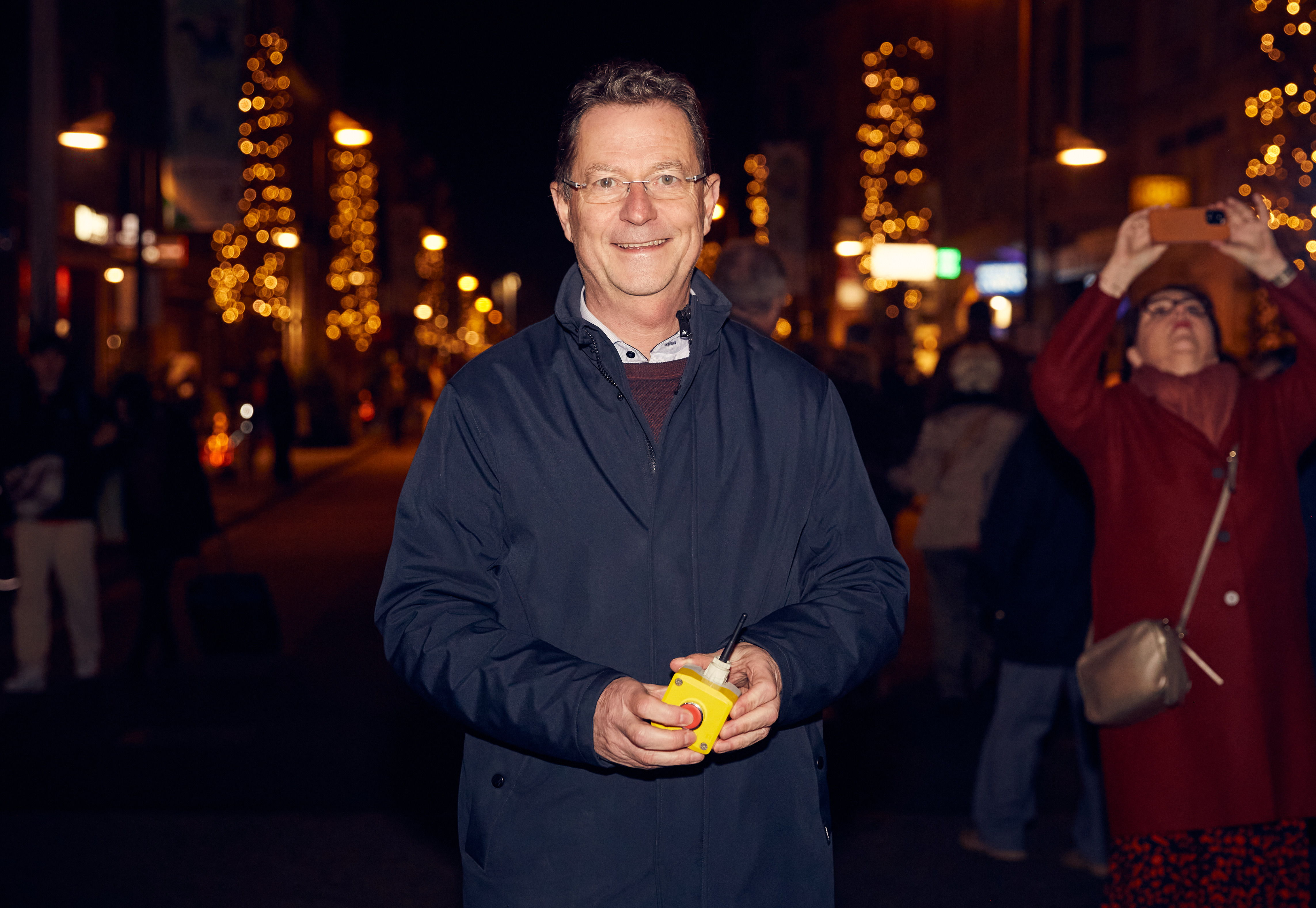 Schepen Dirk Vansina steekt de lampjes officieel aan op 24 november om 18.30 uur in de Bondgenotenlaan, kant station.