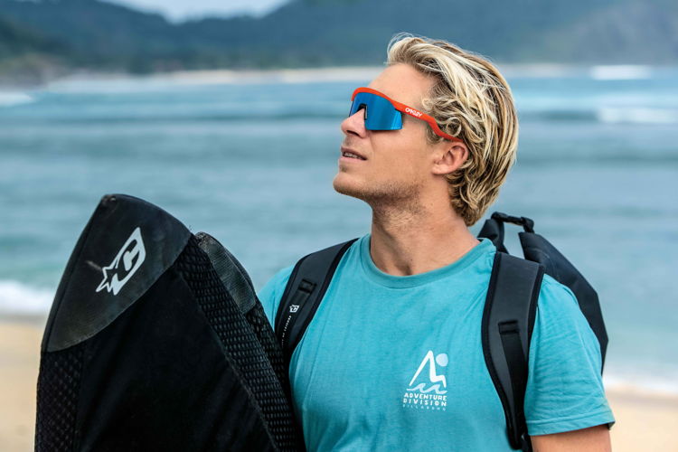 OAKLEY HYDRA - LIFESTYLE IMAGE (6)