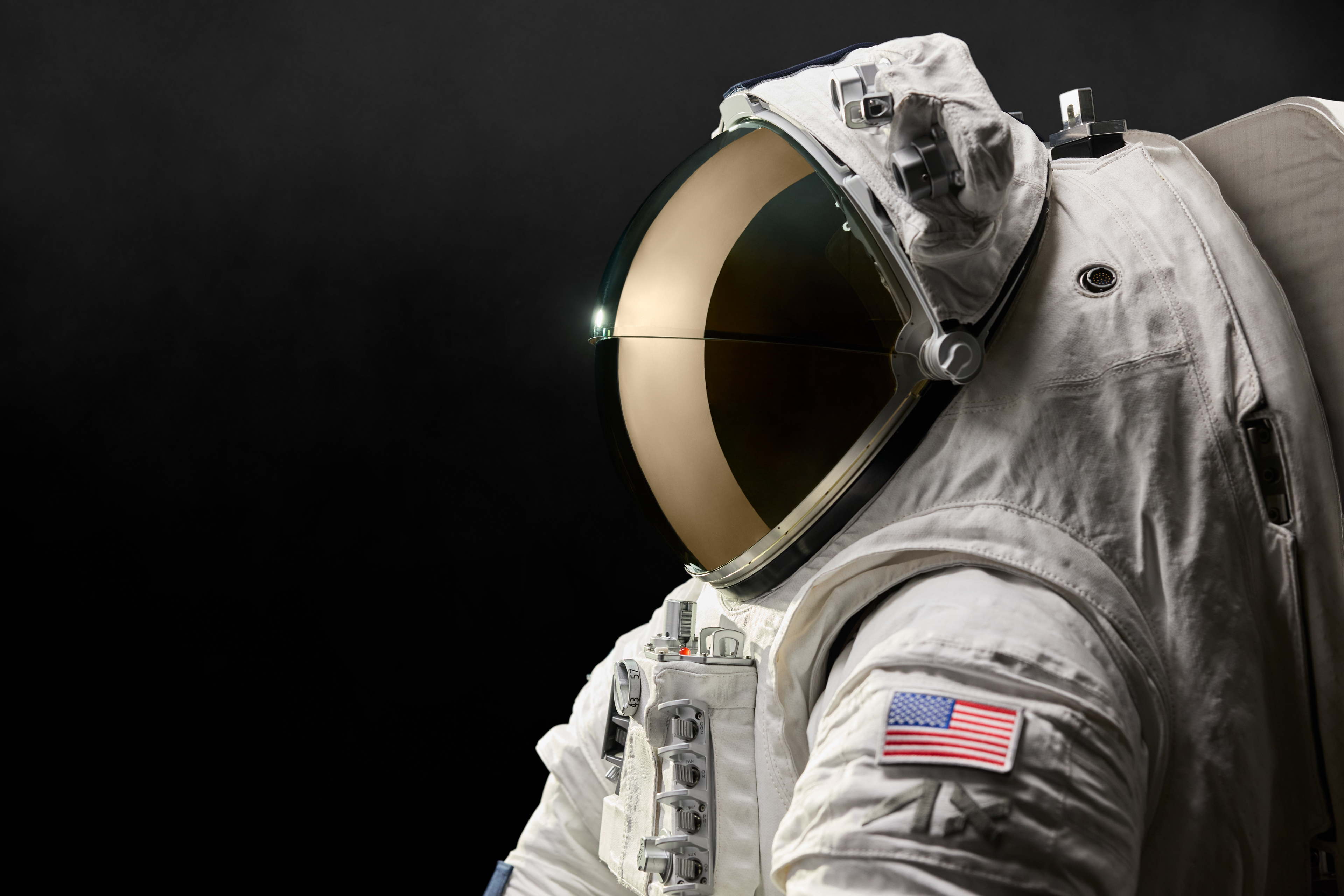 DISEÑADO PARA ASTRONAUTAS: OAKLEY Y AXIOM SPACE LANZAN UN SISTEMA DE VISERA DE ÚLTIMA GENERACIÓN