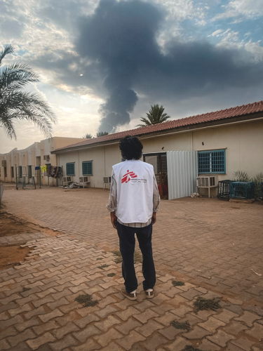 Smoke trail in the distance. Copyright: MSF Smoke trail in the distance. Copyright: MSF