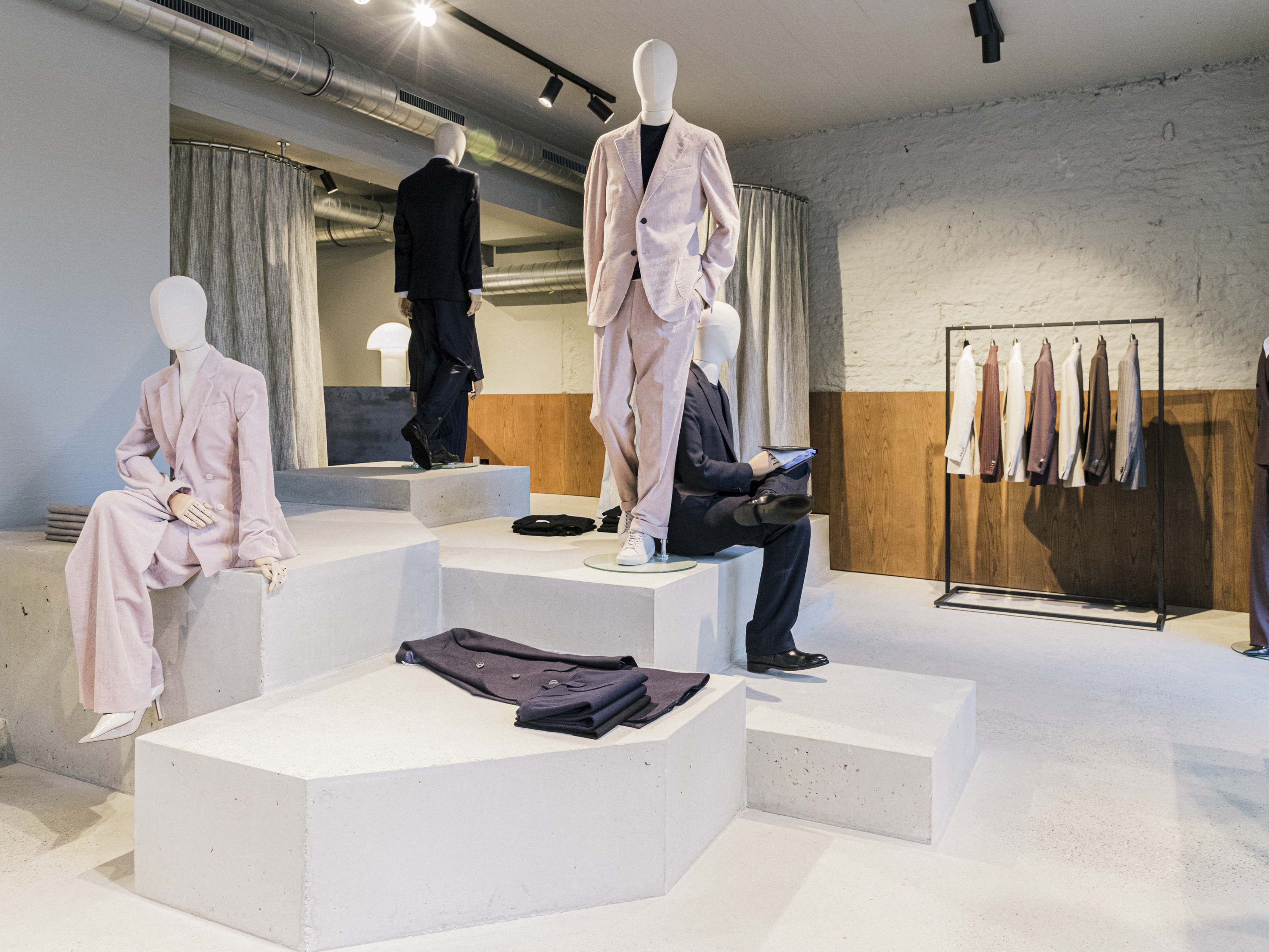Café Costume in zee met vijf hedendaagse kunstenaars voor Hasseltse opening 