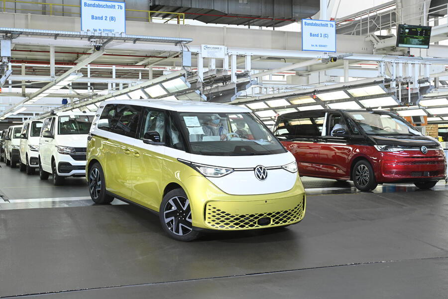 Inició la producción en serie: El ID. Buzz totalmente eléctrico se produce junto con la nueva Multivan y el T6.1 de VWN en Hannover.