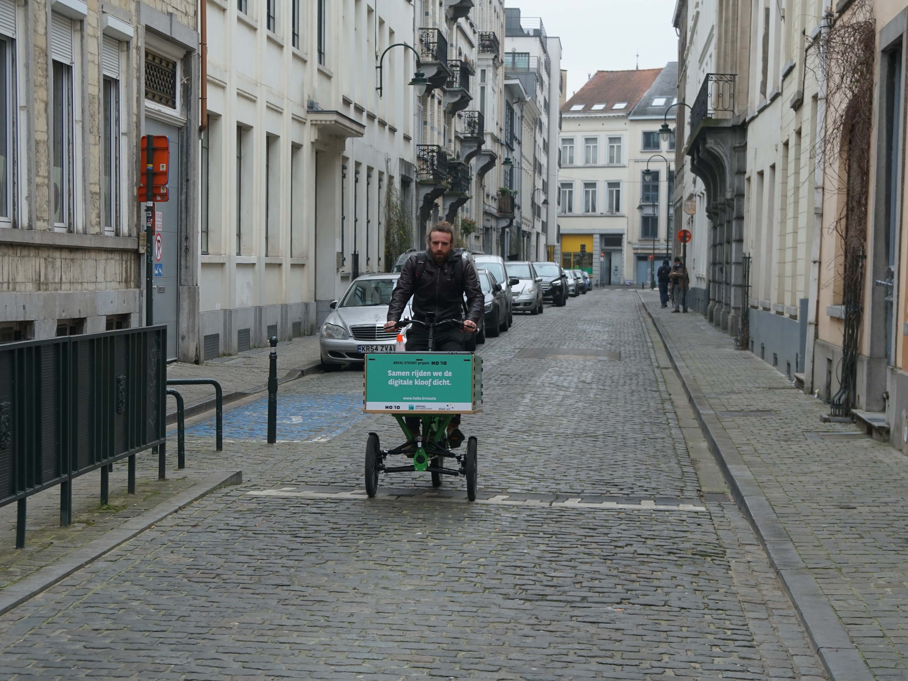 DigitAll offre un vélo cargo et une camionnette pour lutter contre l’exclusion numérique