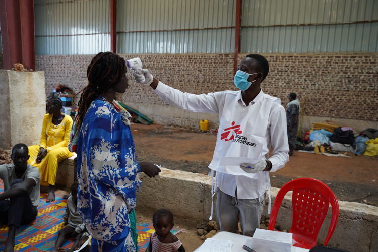 An MSF nurse aide Barnaba checks temperature of a patient in a mobile clinic at the Riverside transit site in Renk, Upper Nile State, South Sudan. Copyright - Nasir Ghafoor/MSF