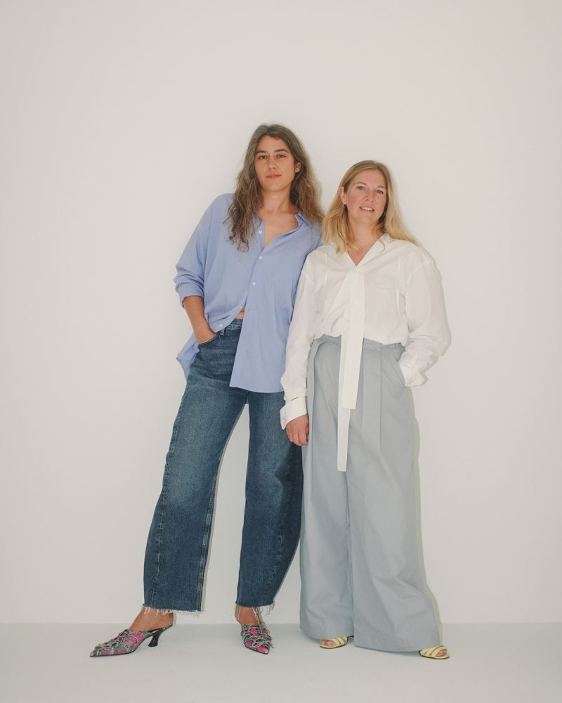 Evelyn Simons (l) & Laure Decock (r). Photo by Sander Muylaert (254 Forest), clothing by ICON