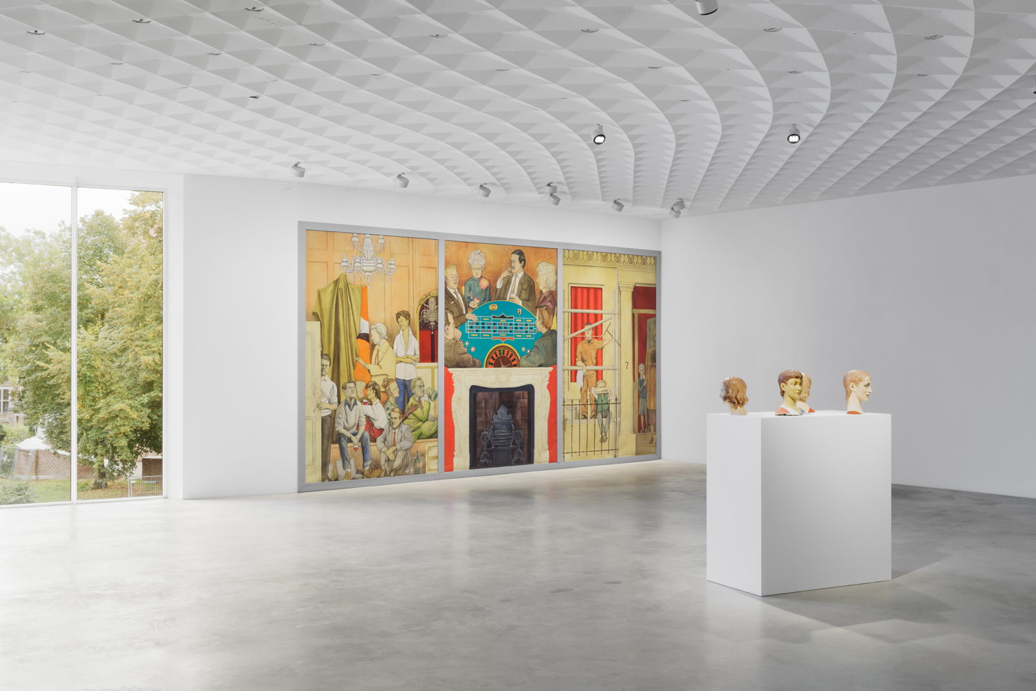Tentoonstellingszicht van Lucy McKenzie: Super Palace in Z33, 2024. Foto: Useful Art Services.