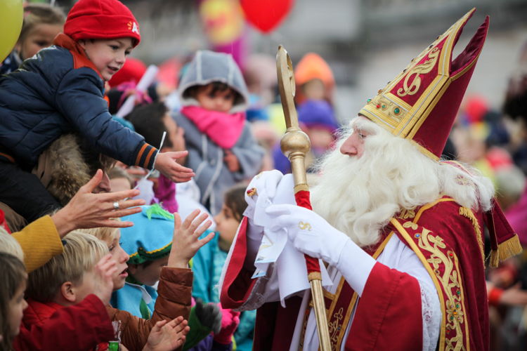 De Intrede van de Sint - (C) VRT - Geert Van Hoeymissen
