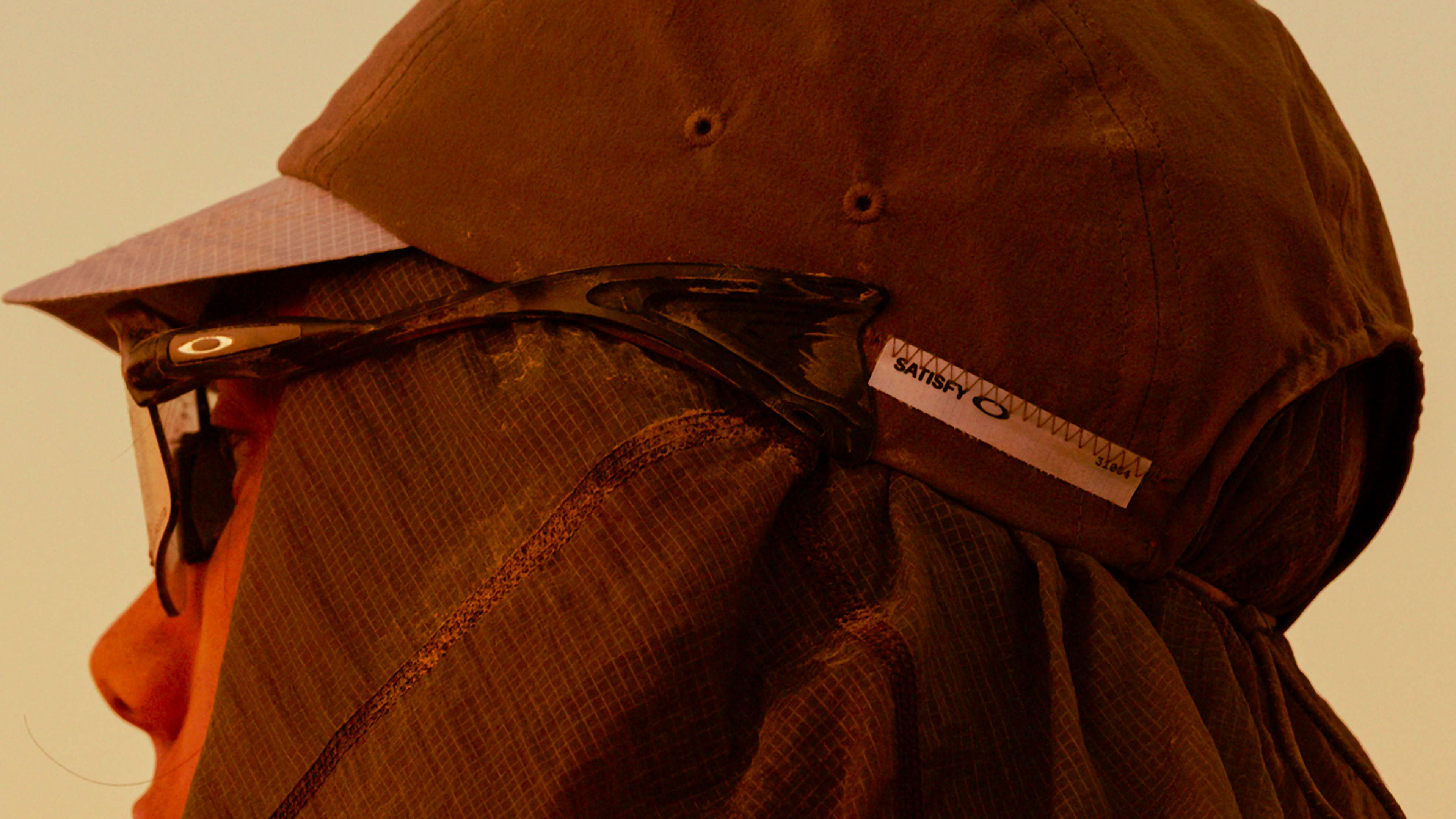 SATISFY® OAKLEY® CAPÍTULO VI: EQUIPAMIENTO PARA NUESTRO MUNDO