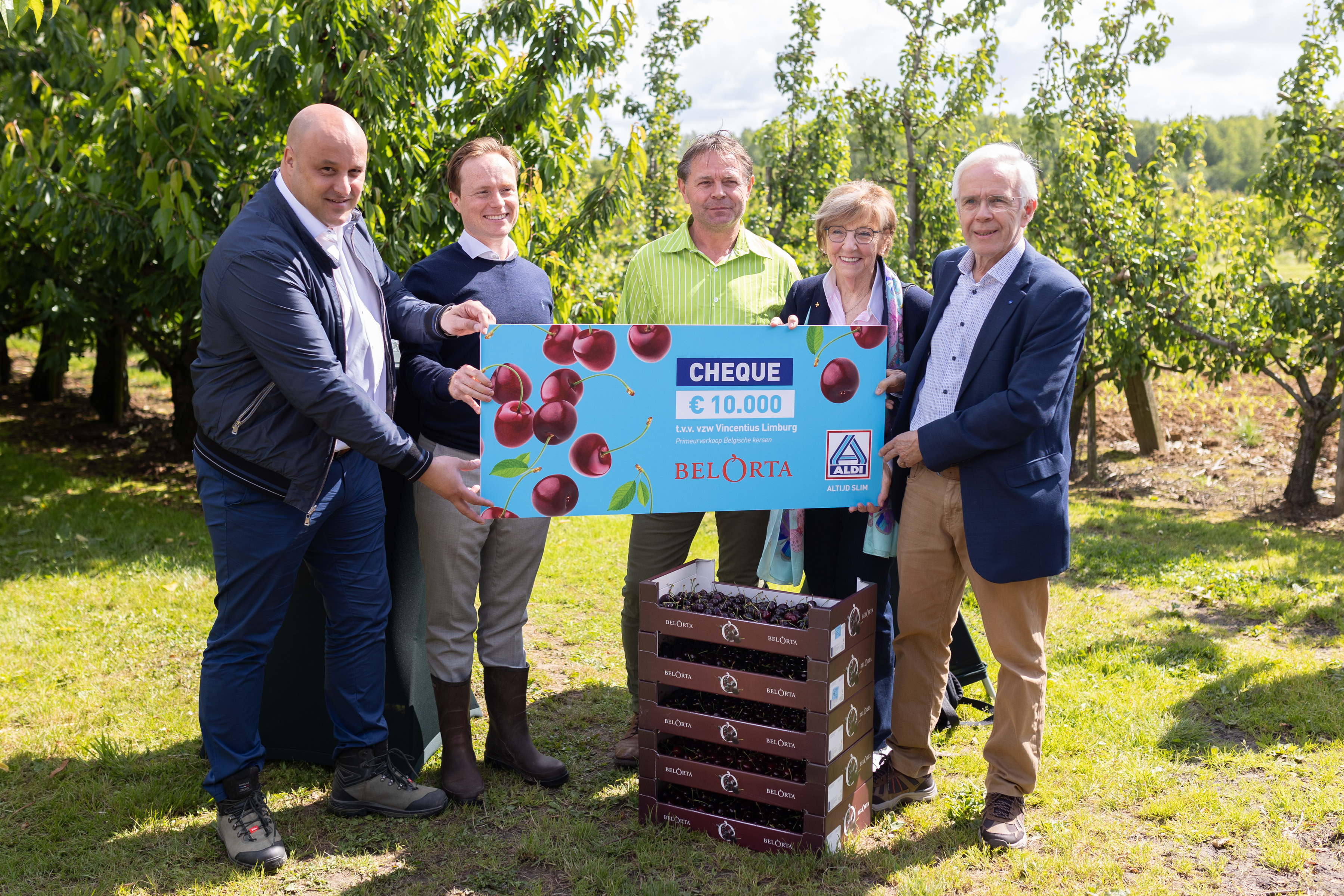 ALDI achète les premières cerises belges de la saison  