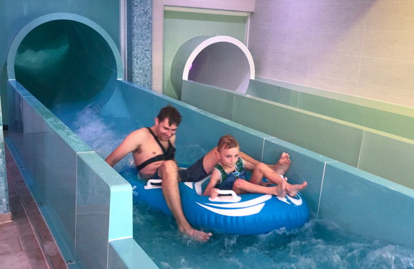 Roompot test modernste zwembad van Zeeland in Nieuwvliet-Bad