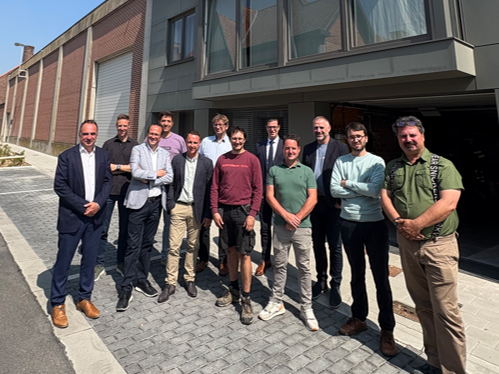 Fluvius en Kuurne sluiten eerste bestaande woning aan op warmtenet