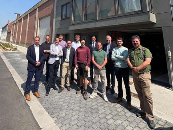 Fluvius en Kuurne sluiten eerste bestaande woning aan op warmtenet