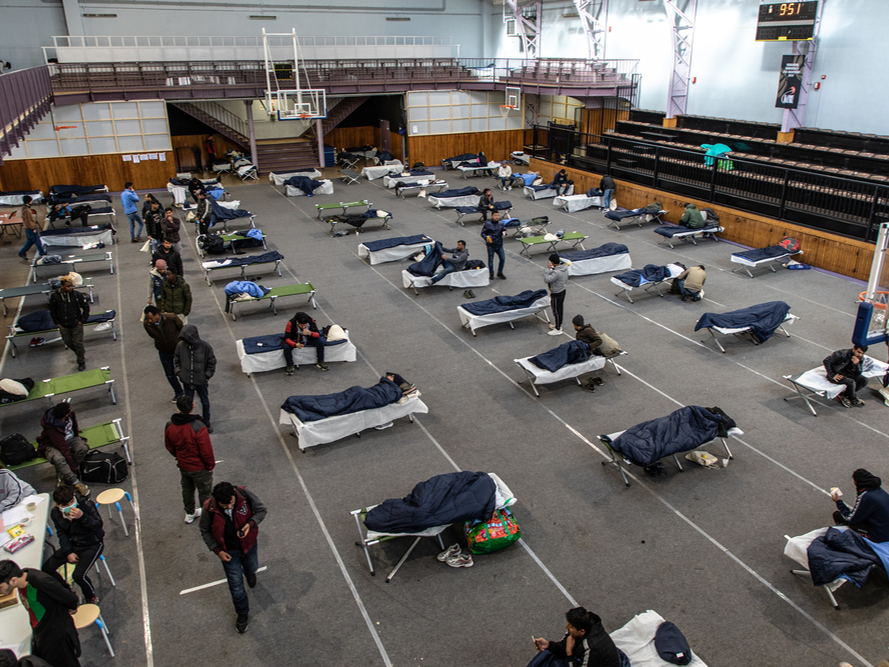 COVID-19: Un estudio muestra altas tasas de infección entre personas que viven en condiciones de extrema dificultad en París y su periferia