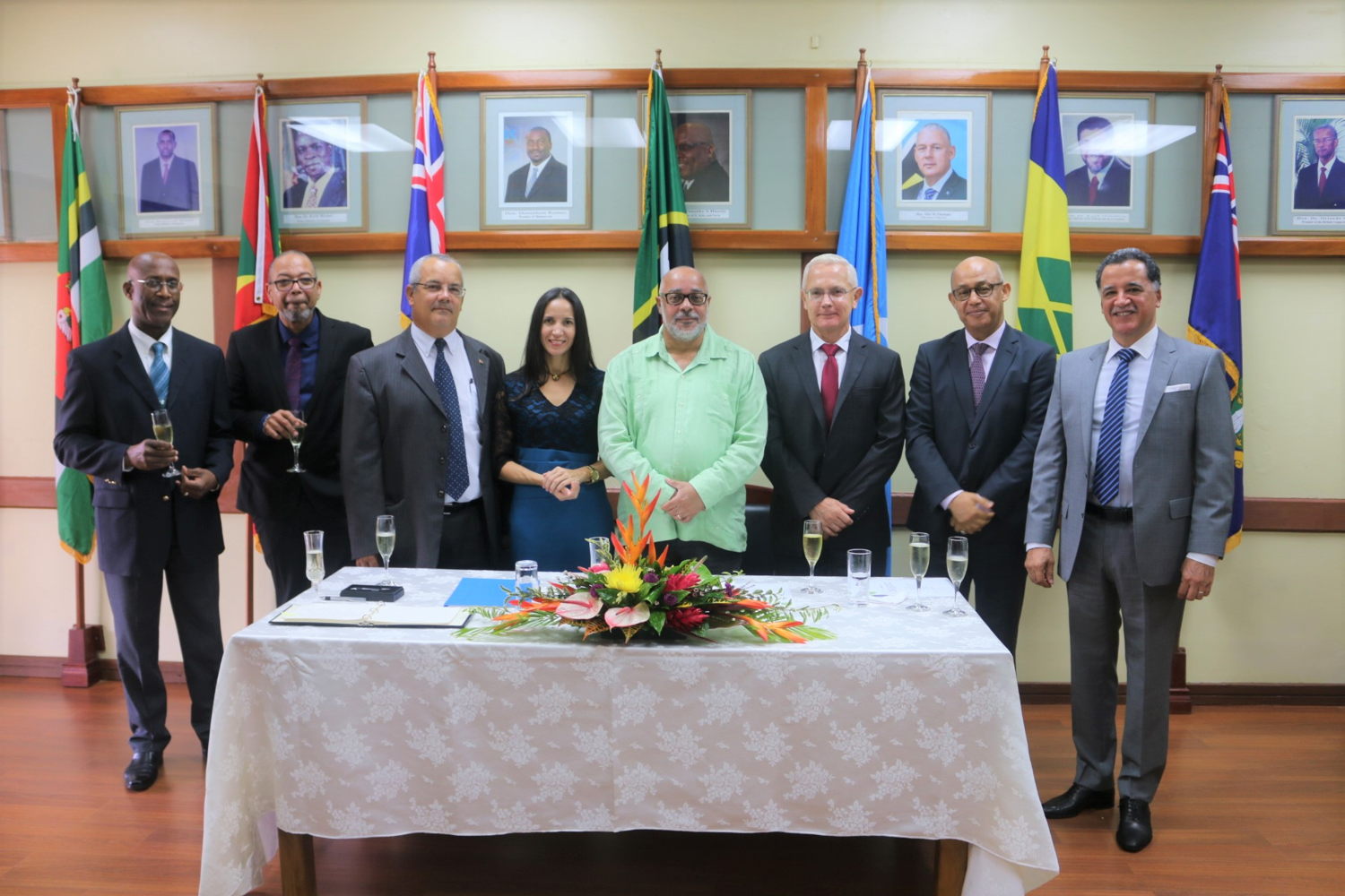 Embajadores ante la OECO, distinguidos invitados y el Director General de la OECO, Dr. Didacus Jules.